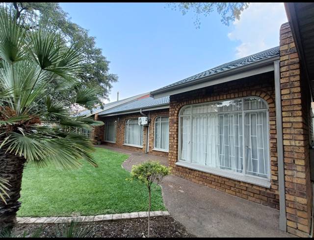 3 BEDROOM HOUSE FOR SALE IN VANDERBIJLPARK SW 2